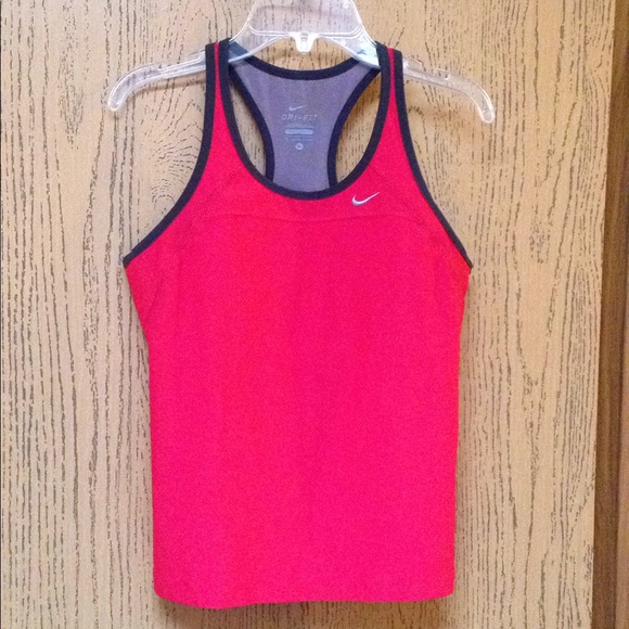 Nike Tops - Nike tank 3 for $15❤️
